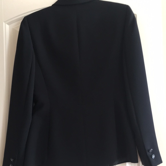 Tahari like new black jacket. Black. Sz 6 - Picture 5 of 5